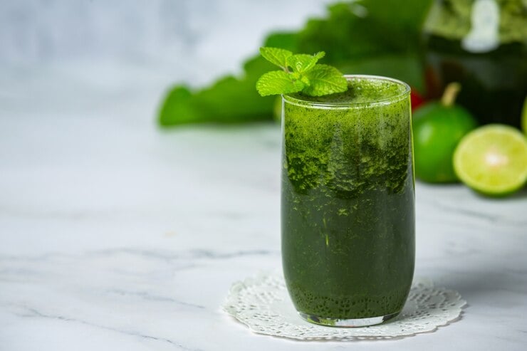 Bebida saudável, smoothie de vegetais, suco verde